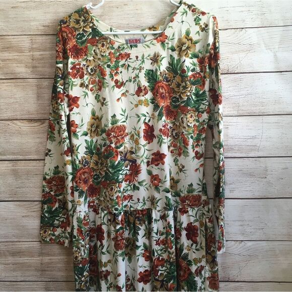 VINTAGE FADS COTTON KNIT FLORAL MAXI DRESS IN CREAM - Picture 2 of 7